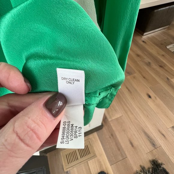 Banana Republic 100% Silk  Mandarin Collar Shirt - Picture 8 of 8